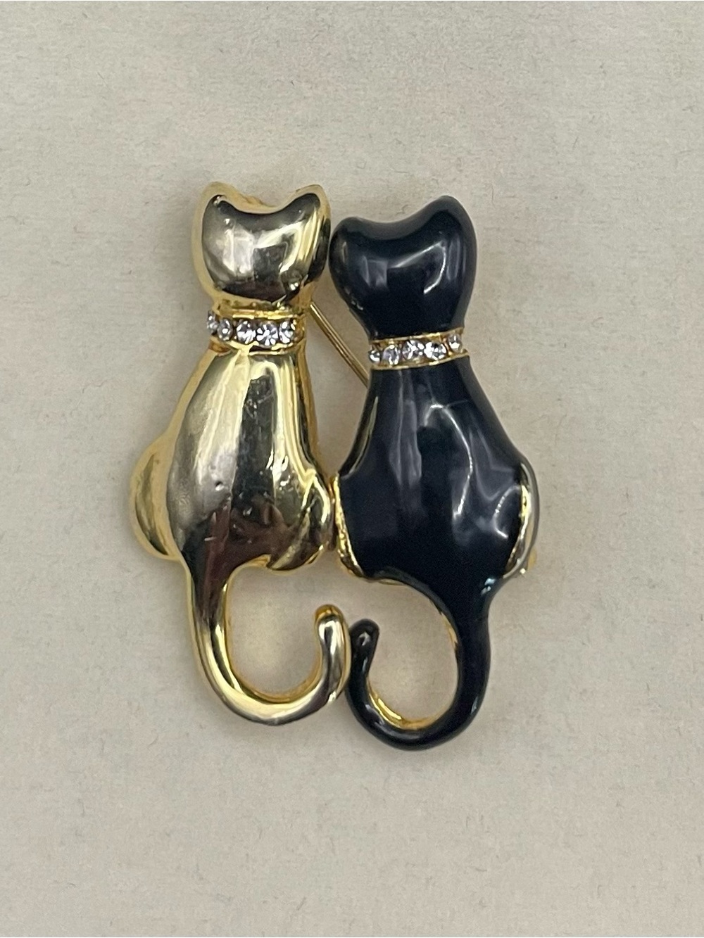 Vintage Carolee Signed Black Enamel Gold Tone Duo Cat Brooch Pin Rhinestone